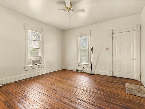 3rd image of 1107 Ashland Ave