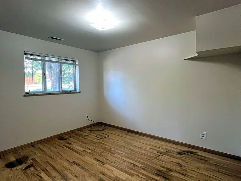 895 Holland St — Photo 26