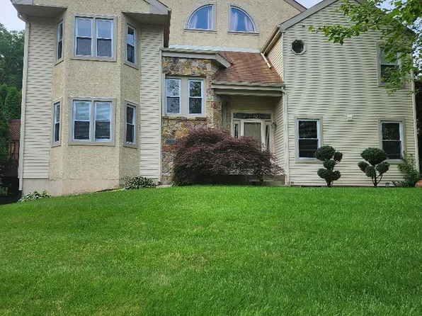 236 Sycamore Cir, Feasterville Trevose, PA 19053