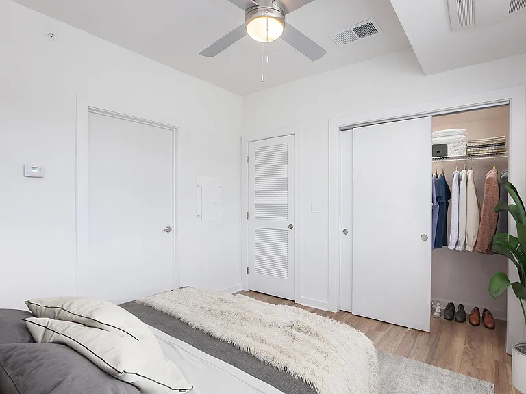 East Seventy Nine Apartments — Photo 20