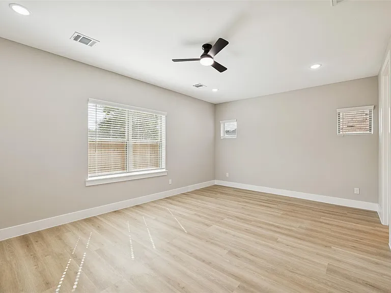 2618 Martinas Ct — Photo 11