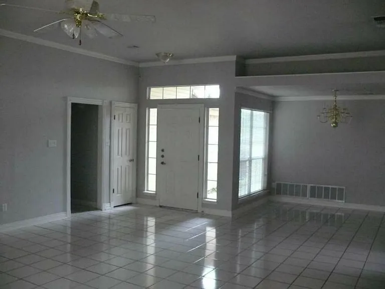 601 Man O War Dr — Photo 9