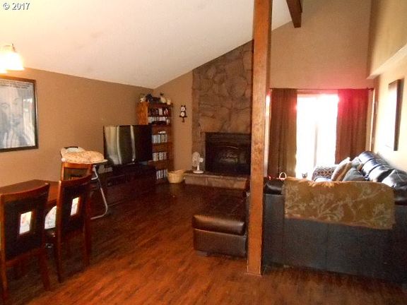 3rd image of 3005 NE 103rd Ave APT B