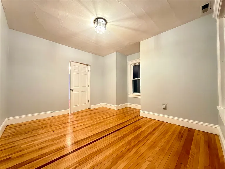 90 Vernon St #3 — Photo 13
