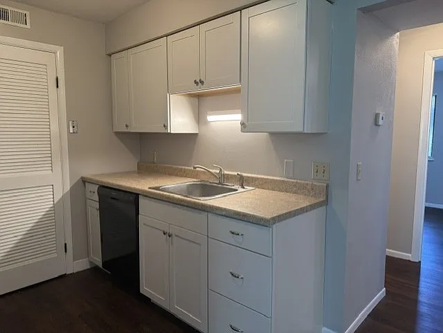 19 Nottingham Ln #F — Photo 6