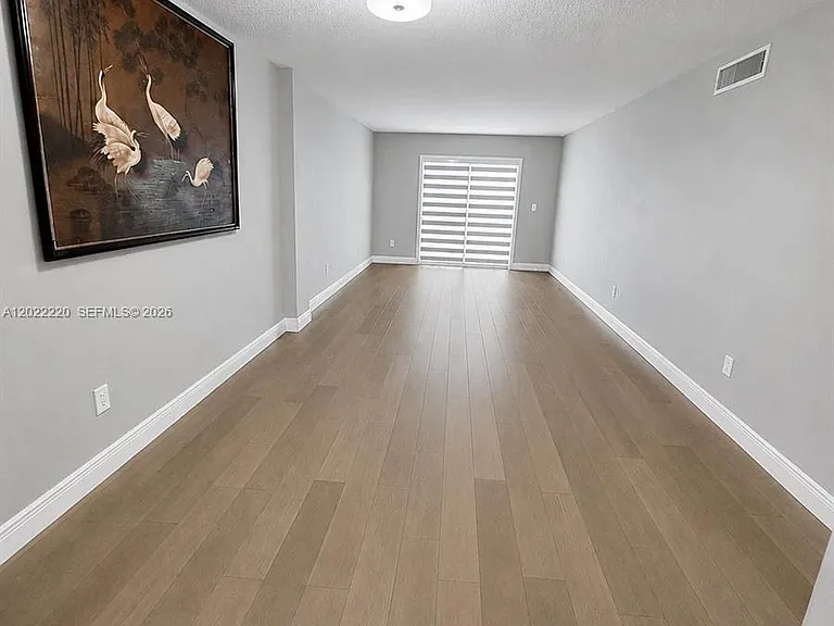 1635 W 44th Pl #311 — Photo 6