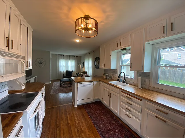 115 9th St NE — Photo 5