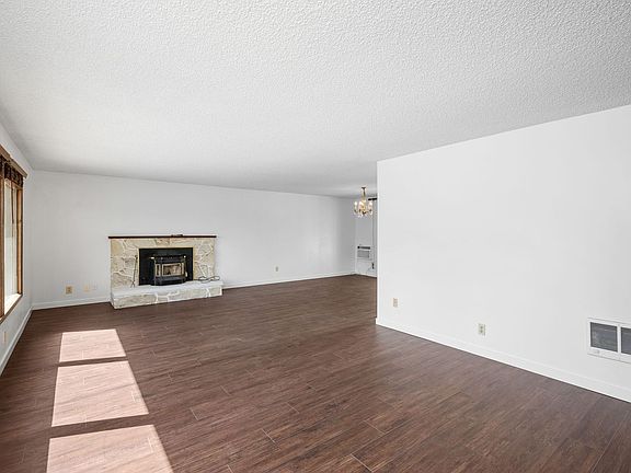 2nd image of 806 S Adams Rd