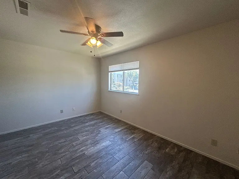 104 S Parsons Ave #E — Photo 24