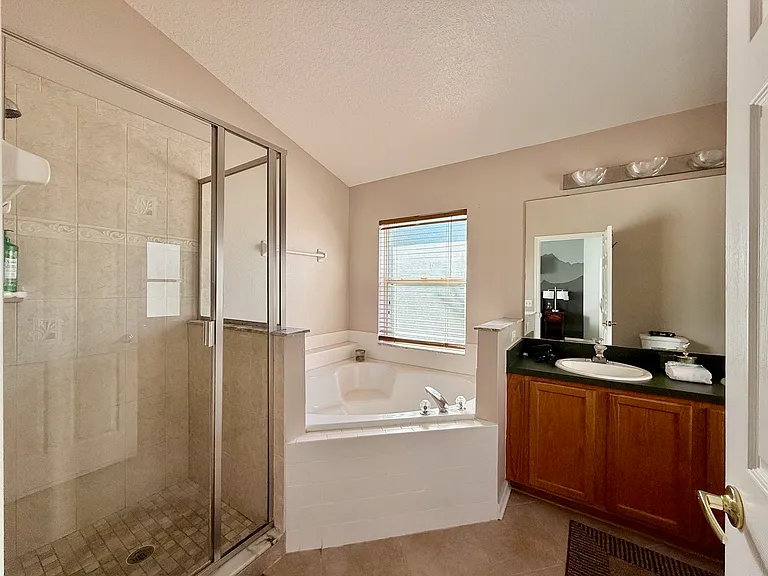 1222 Thousand Oaks Blvd — Photo 7