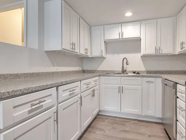 1815 W Tuckey Ln — Photo 30