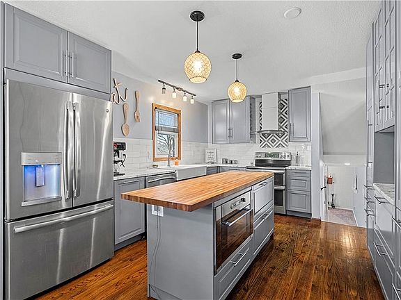 5th image of 12189 S Fox Ridge Dr