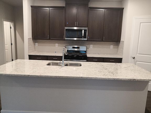 3rd image of 199 Cedar Ln