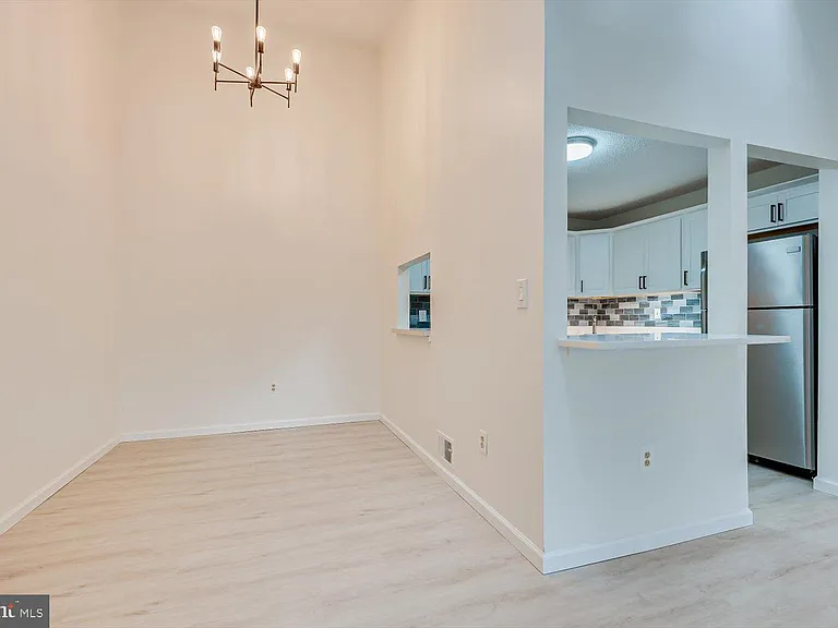 64 Taylor Dr — Photo 10