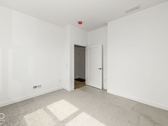 3rd image of 2432 Winthrop Ave