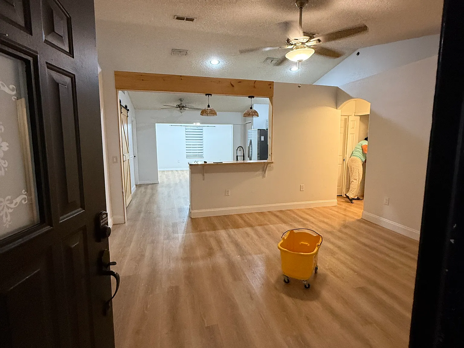 3 bed, 1300 sqft, $2,200 — Photo 3