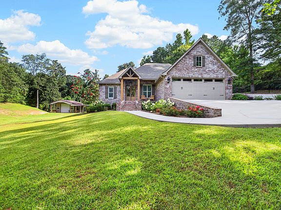 2nd image of 49 Magnolia Trce