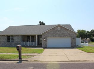 1713 Hope Ct, Pekin, IL 61554