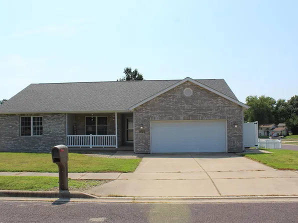 1713 Hope Ct, Pekin, IL 61554