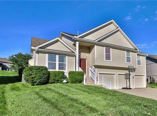 1231 Honeysuckle Dr, Liberty, MO 64068