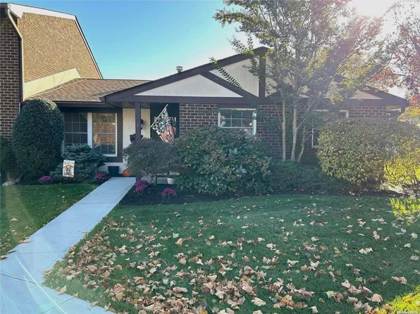 8 Raintree #8, Deer Park, NY 11729