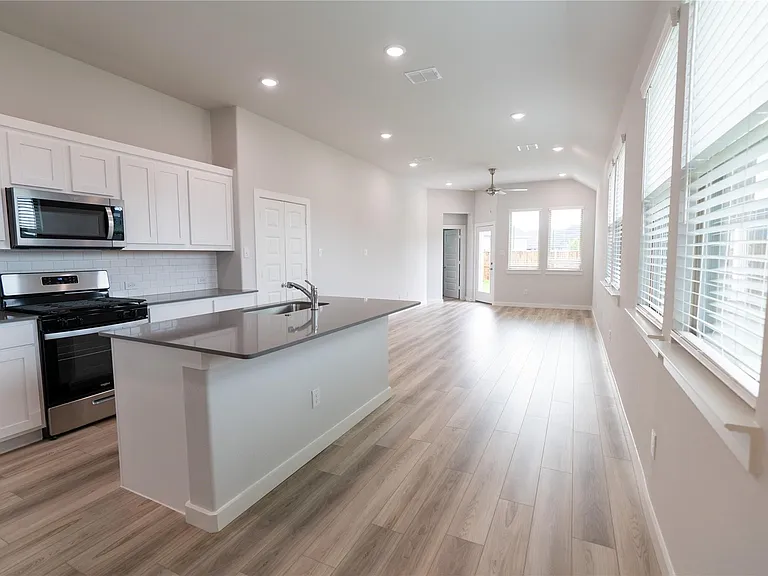 4802 Ellison Dr — Photo 4