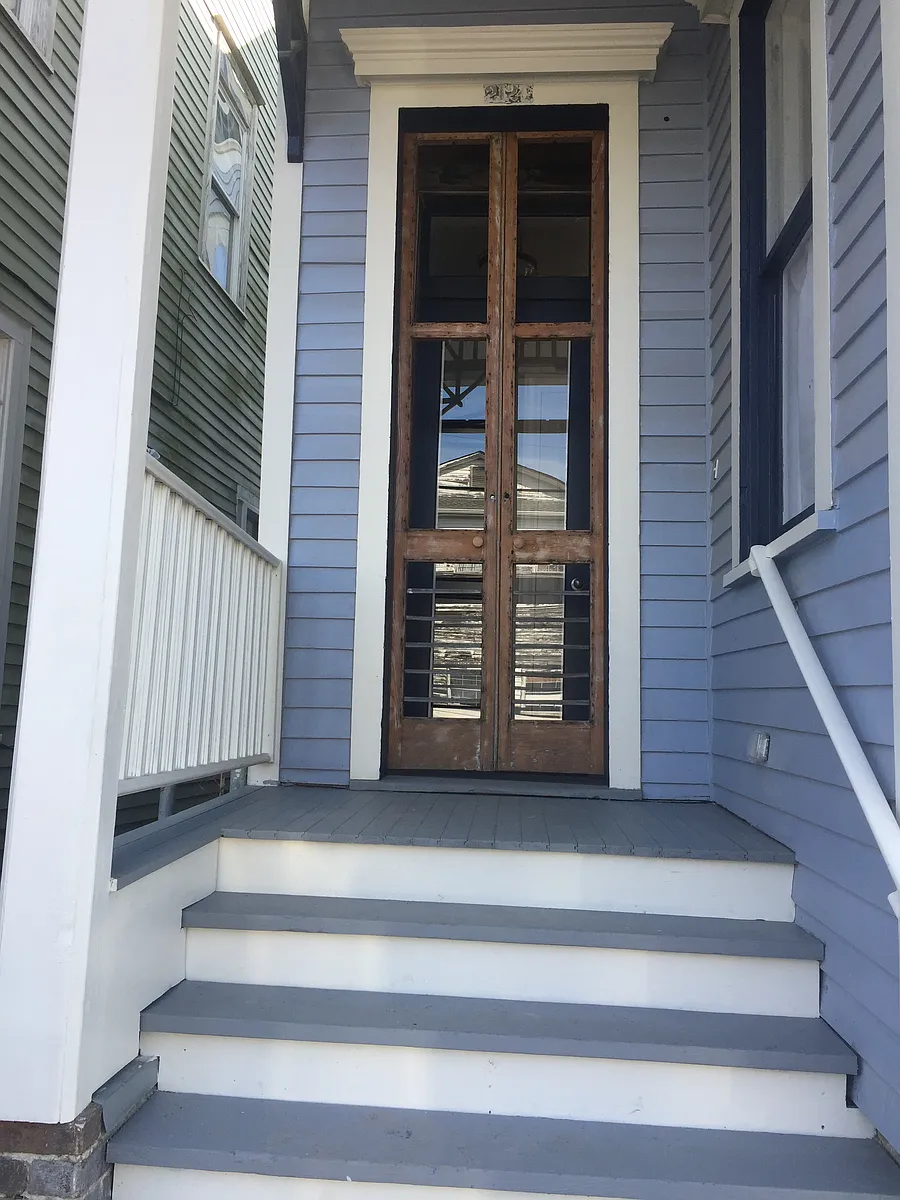 Building Photo - 2124 Baronne St