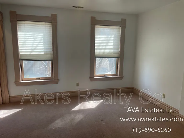 407 W 11th St #B — Photo 14