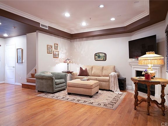 3rd image of 12606 Burbank Blvd APT 4