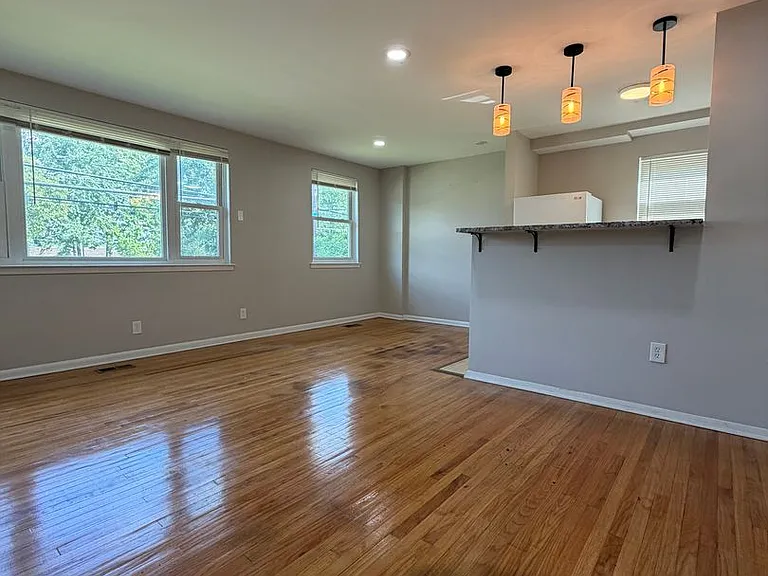 12500 Knights Rd — Photo 4