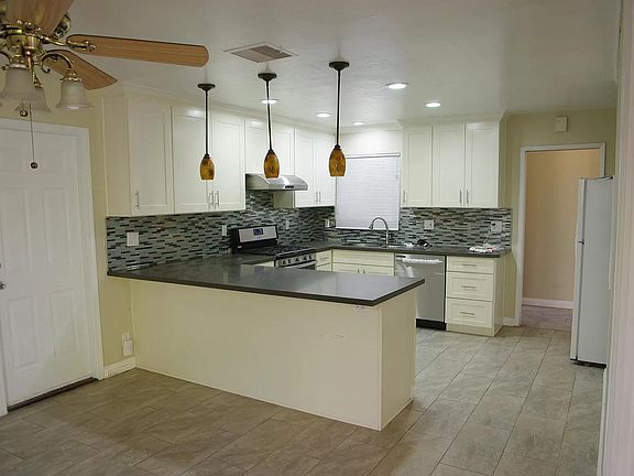 2nd image of 4955 Mayfield Ct