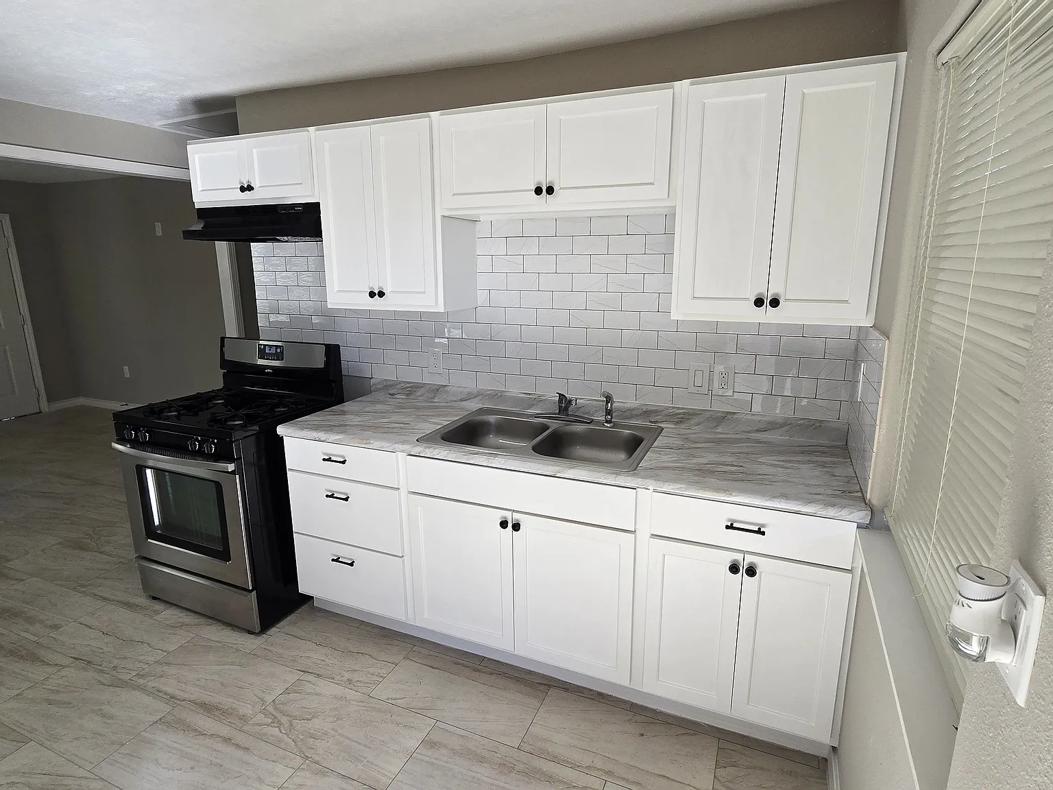 2 bed, 900 sqft, $1,250 — Photo 3