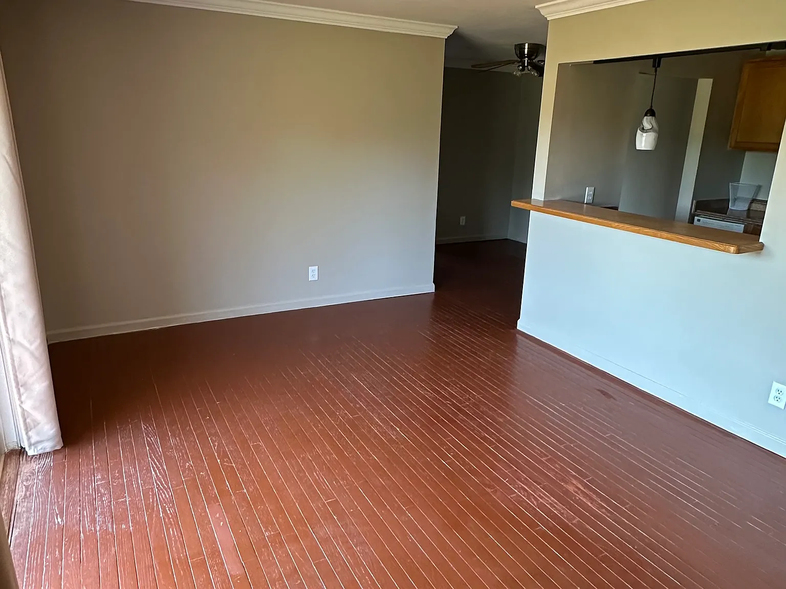 2 bed, 760 sqft, $1,300 — Photo 2