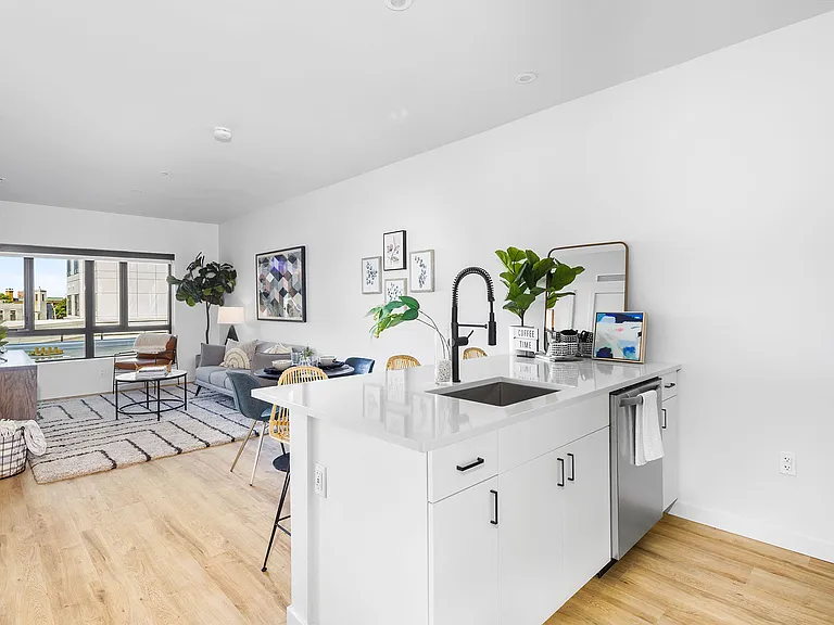 76 Baldwin St #301 — Photo 9