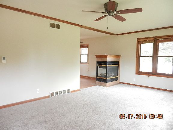 3rd image of 1126 E Manitowoc Ave