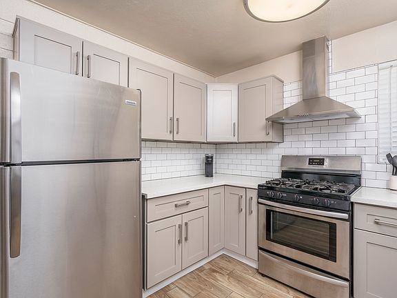 4th image of 402 W Earll Dr APT 1