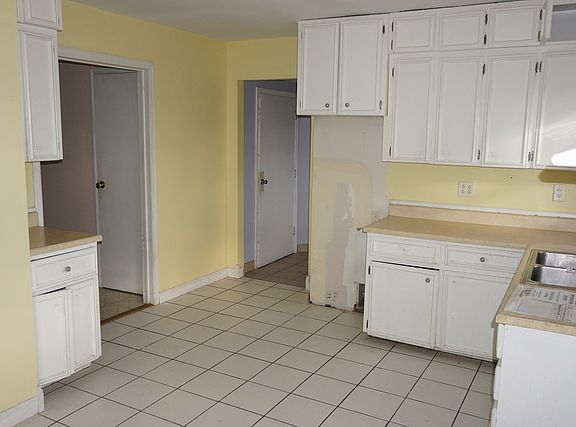 5th image of 2606 W Richmond St