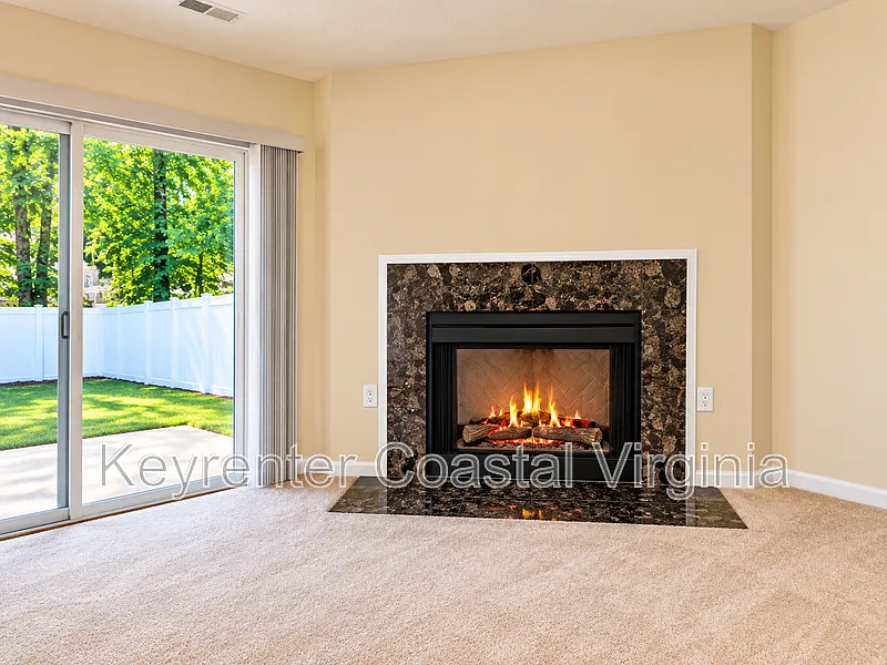3 bed, 2.0 bath, 1492 sqft, $2,395 — Photo 3