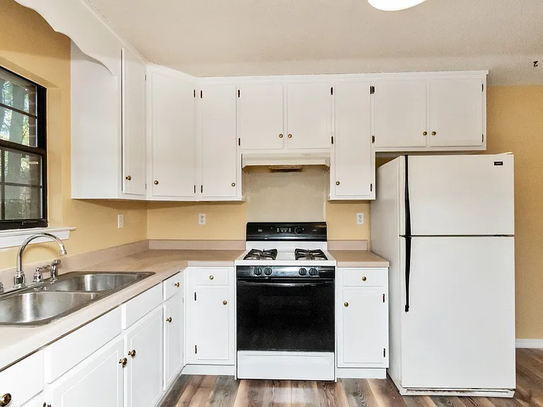 3057 Brookline Dr W — Photo 32