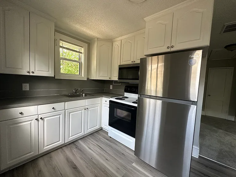 1078 Otis Blvd — Photo 4