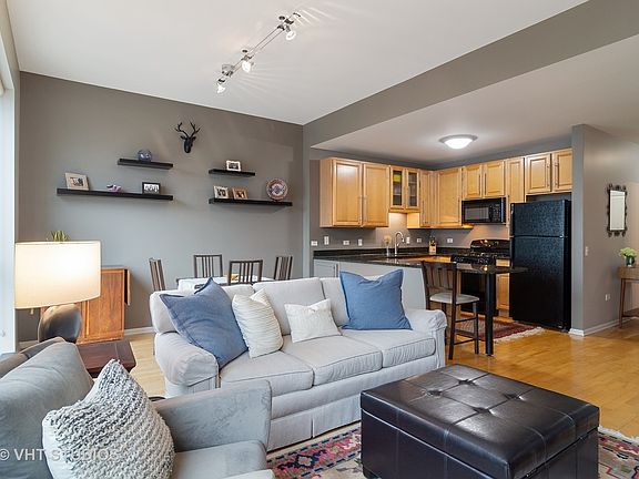 3rd image of 645 N Kingsbury St APT 2606
