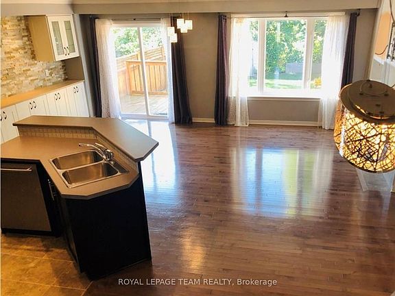 2nd image of 381 Celtic Ridge Cres