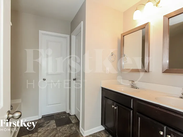 165 N Cromwell Dr — Photo 13