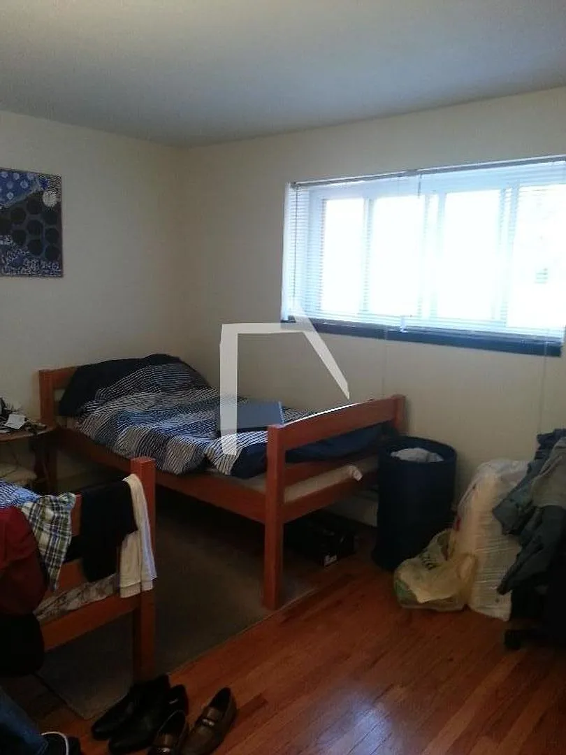 2 bed in Allston — Photo 3
