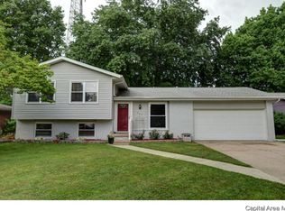 343 Woodland Dr, Chatham, IL 62629