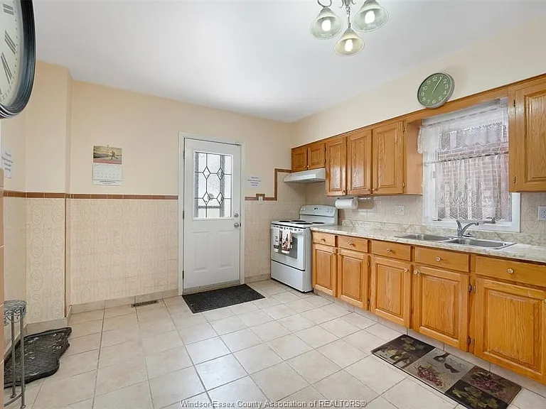 907 Gladstone Ave #MAIN — Photo 7