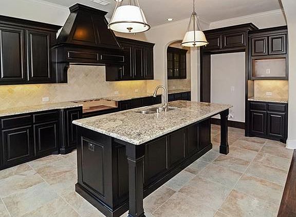 4th image of 687 Clear Brook Dr