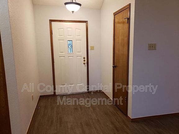 4th image of 1809 Parkwood Dr