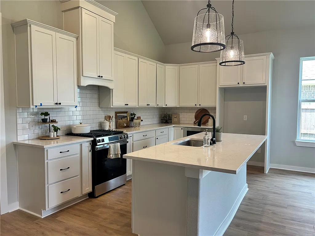 4 bed, 2015 sqft, $3,200 — Photo 4