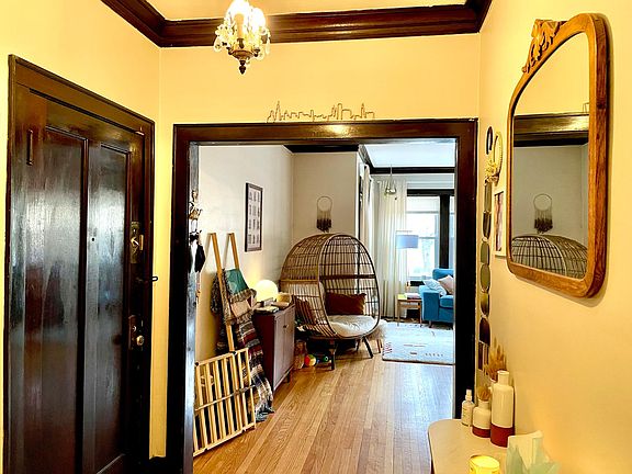 2nd image of 2525 W Berwyn Ave APT 1